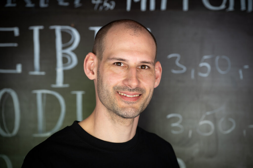 Der neue Pächter der Fischerhütte am Glashütter Weiher: Matthias Klimars